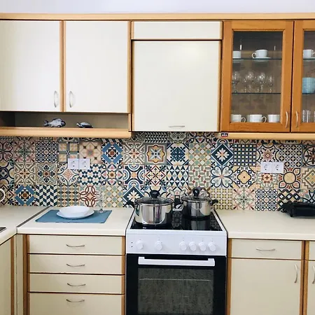 بيت للعطل Stylish For 6 In