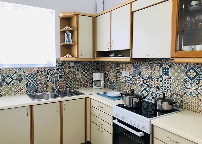 بيت للعطل Stylish For 6 In