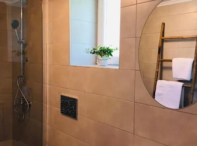 بيت للعطل Stylish For 6 In آداماس