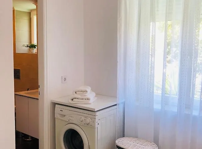 بيت للعطل Stylish For 6 In *