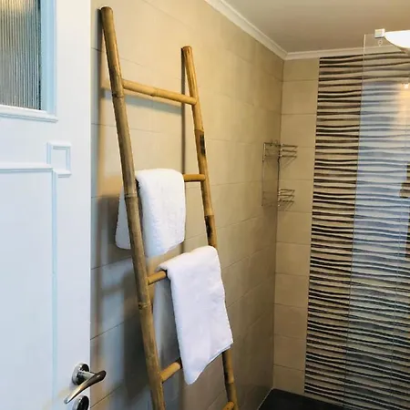 Prázdninový dům Stylish For 6 In *