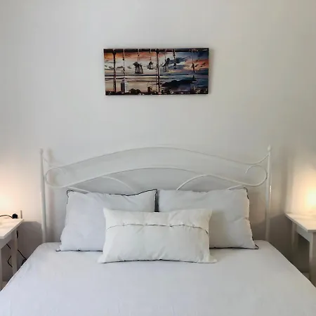 Holiday home Stylish For 6 In Adamantas (Milos)