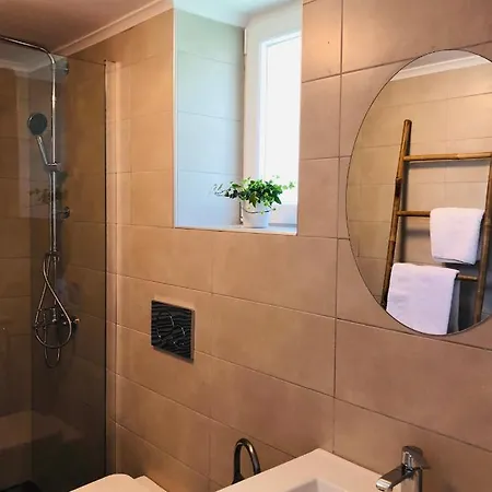 Hébergement de vacances Stylish For 6 In Adámas